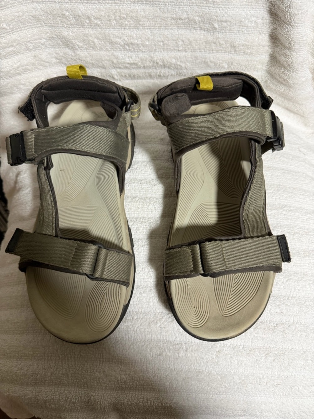 Dockers Men Outdoor Strappy Hiking Sandals in Olive Green/Yellow Accent Size 10M